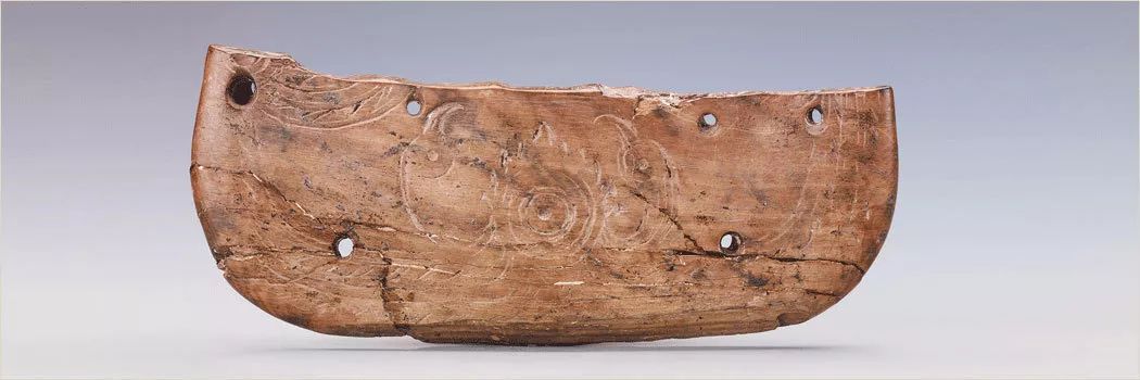 双鸟朝阳纹象牙碟形器