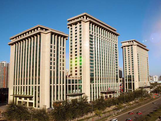 ">山西丽华大酒店座落于 a target="_blank" href="/item/太原/24334"