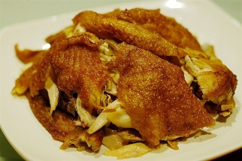  p>锅烧竹鸡是一道美食,以净竹鸡为主要原料,以甜