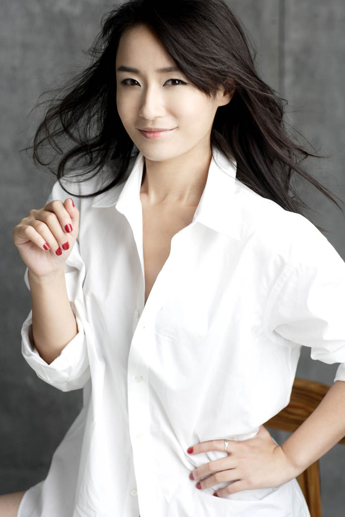  p data-id="gncps501ct">丁洋,出生于北京市,毕业于首都师范大学艺术