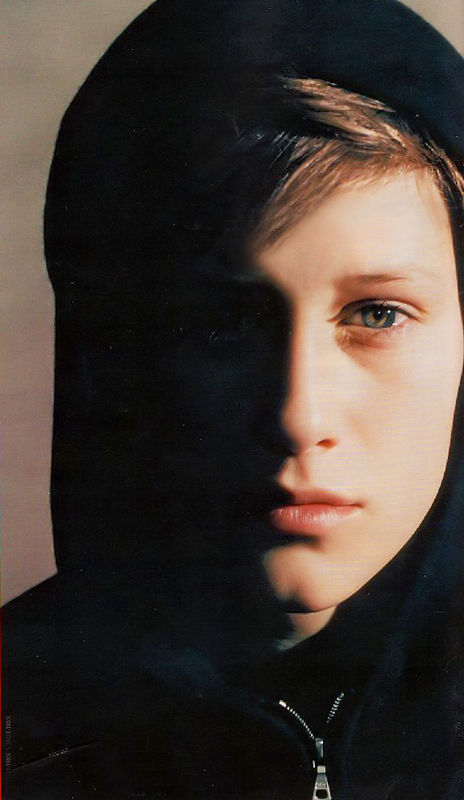 maunier),1990年12月22日出生于法国瓦尔省卑牛市,演员,歌手,主要作品