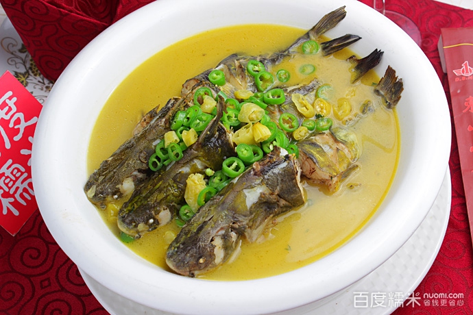 炖黄骨鱼海鲜菇