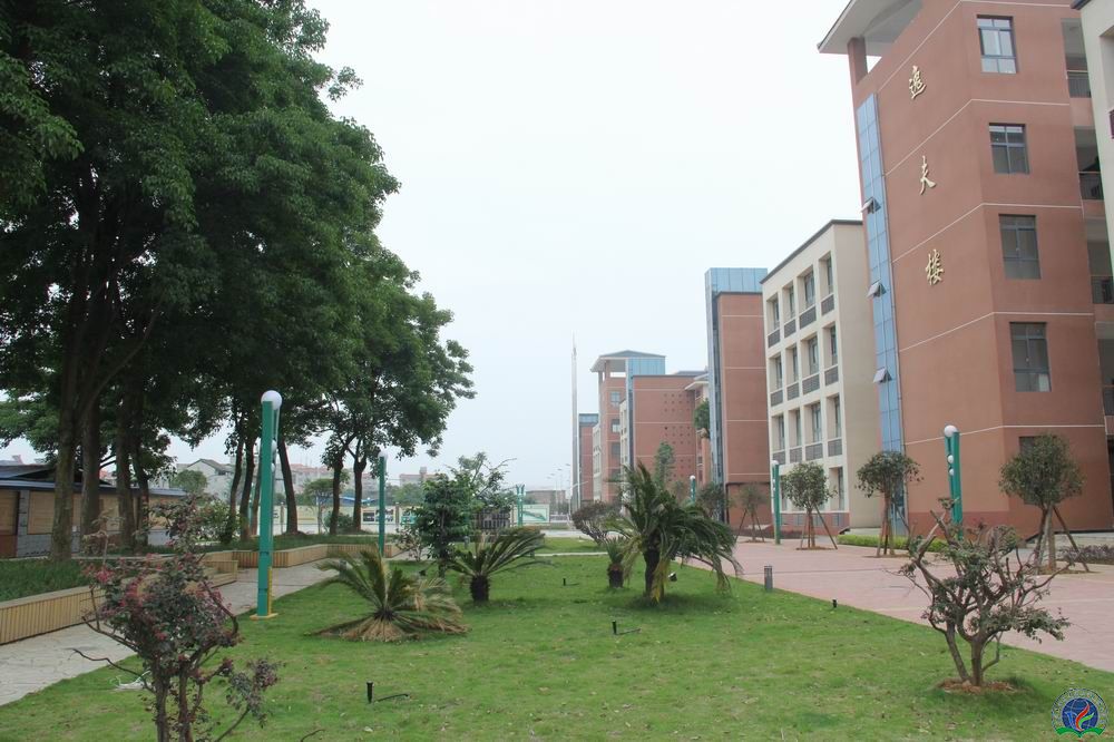 university dushan branch),简称"广大附校独山分校(独山三中)",斡谮