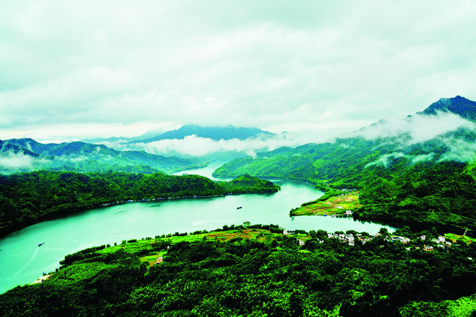  p>桂江生态旅游景区是国家4a级景区,景区位于贺州市昭平县,上起文竹