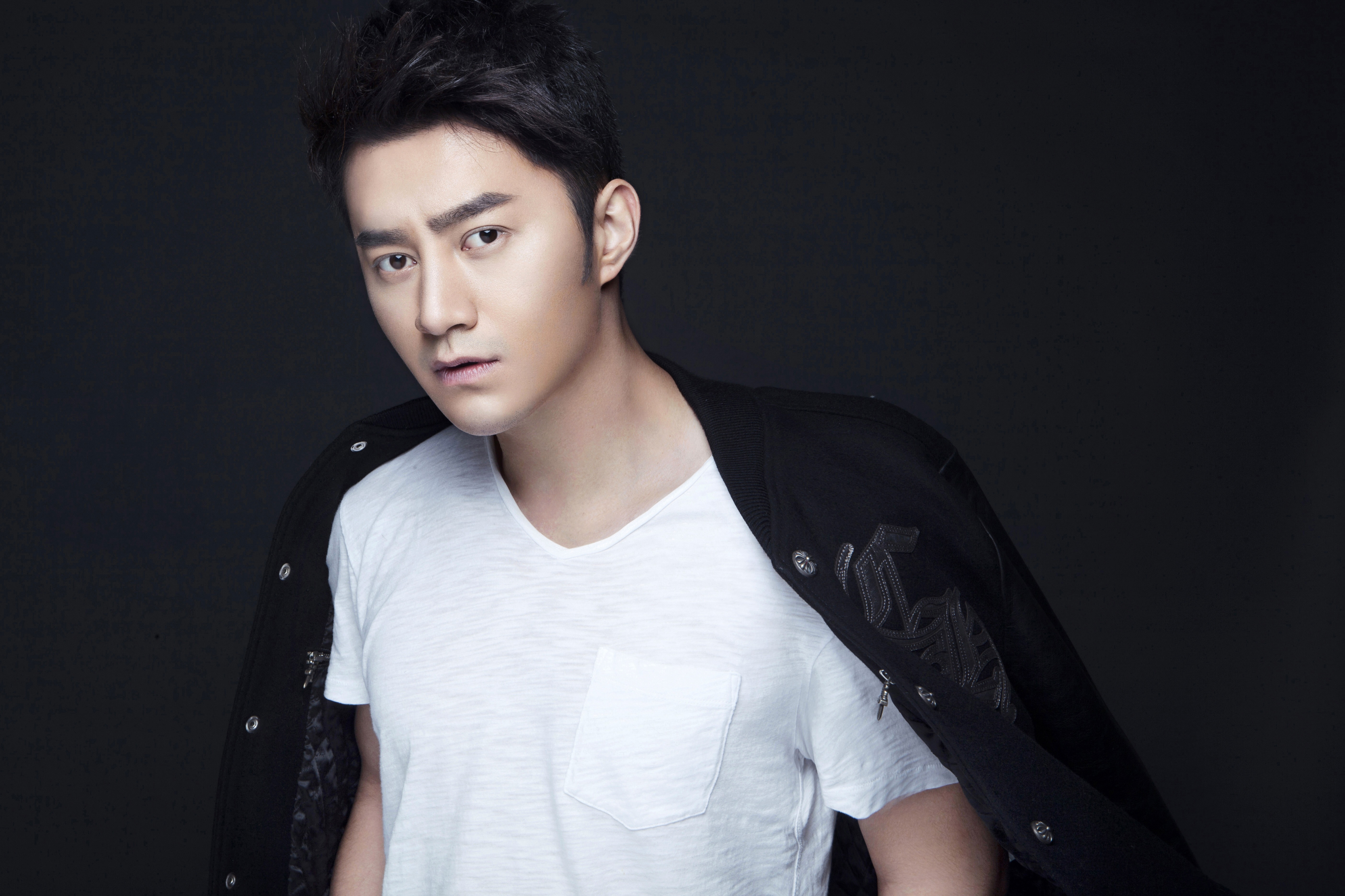 男,演员 sup data-ctrid="2fycnsfbqfj">1 /sup>,籍贯是四川省成都市