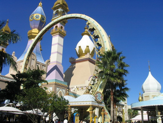  p>六福村主题游乐园位于新竹关西,为一复合式主题游乐园,开放 a