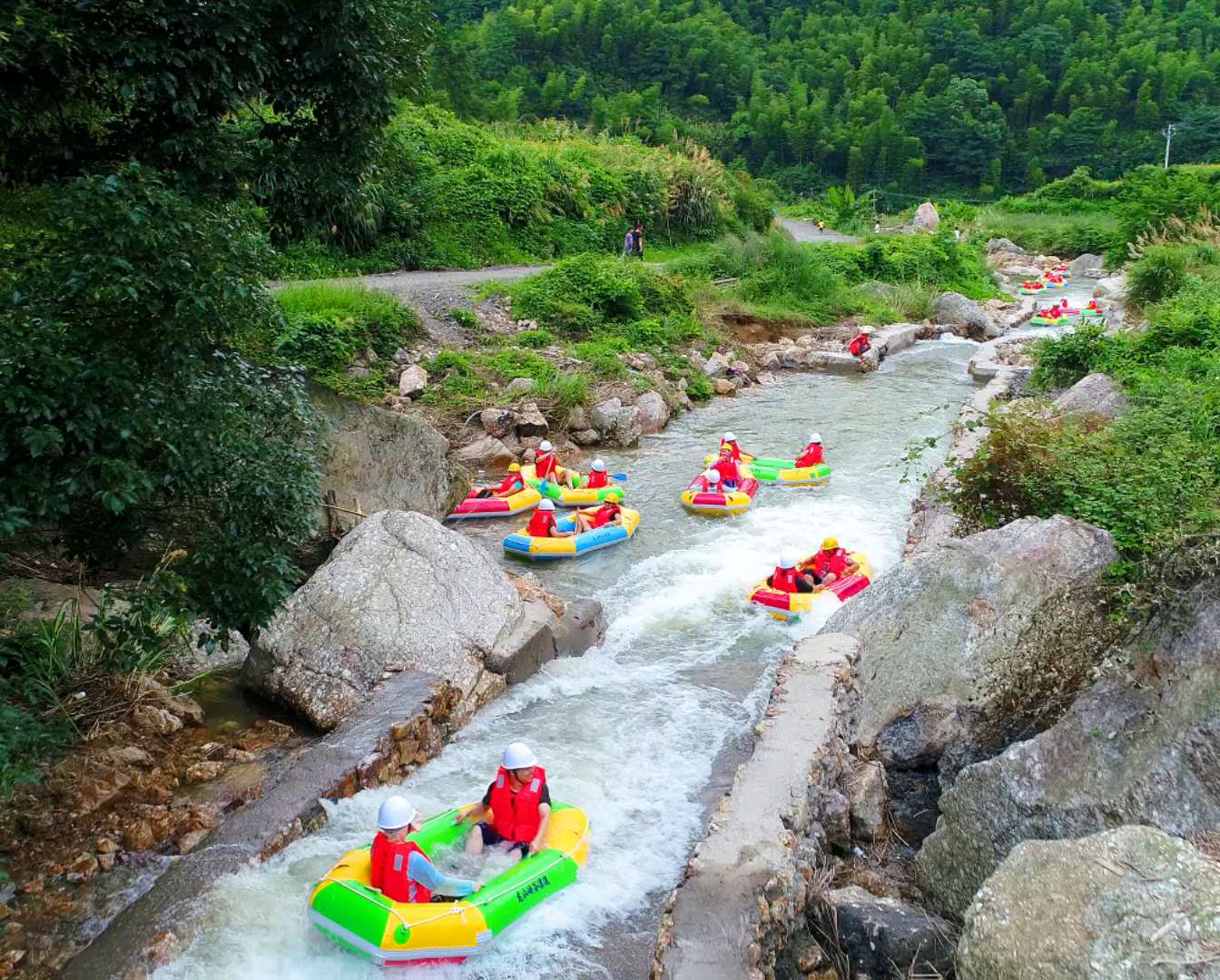 龙山峡谷漂流