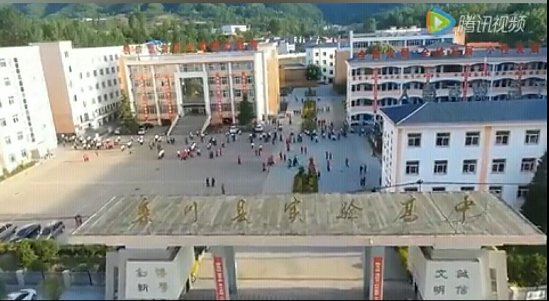  p>栾川县实验高级中学组建于2011年,是一所公办高中.