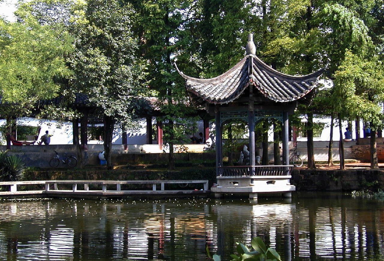  p>玉山县第一中学位于江西省 a target="_blank" href="/item/玉山县