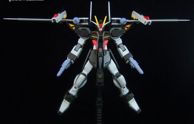 因漆黑强袭的装备使得装甲颜色变为以黑色为主色调,故而冠以"noir"