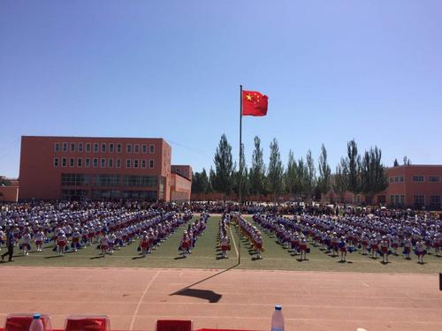  p>杭锦旗龙子心小学,原名杭锦旗林荫路小学,始建于1989年,历经20年的