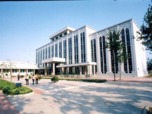 平原大学