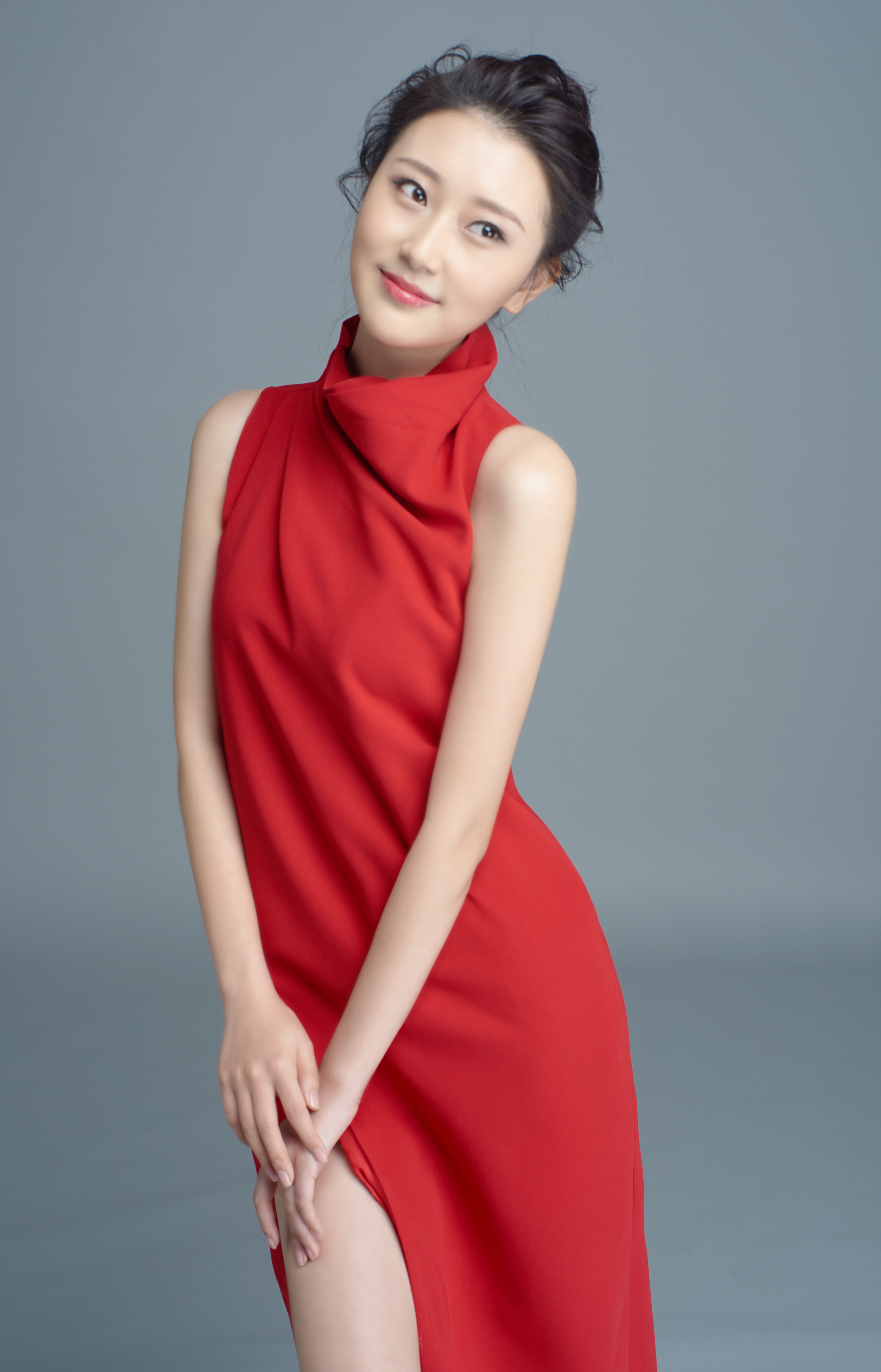 >楚月(原名陈楚月),1992年2月11日出生于安徽省淮南市,中国内地女演员