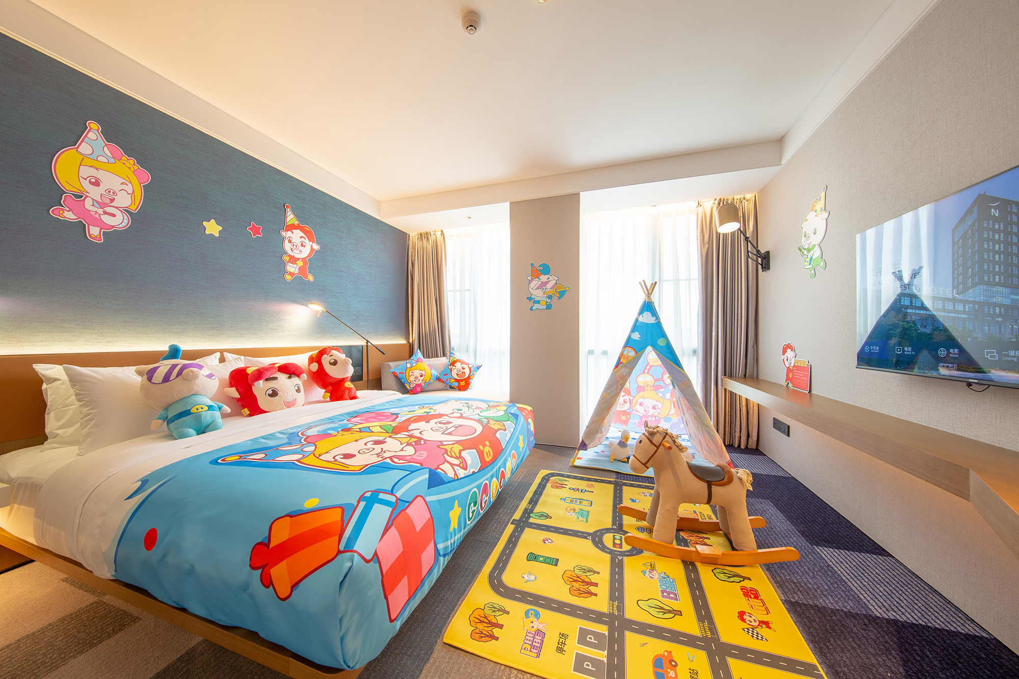 酒店由原酷芽亲子房品牌升级而来,是要出发周边游推出的亲子度假服务