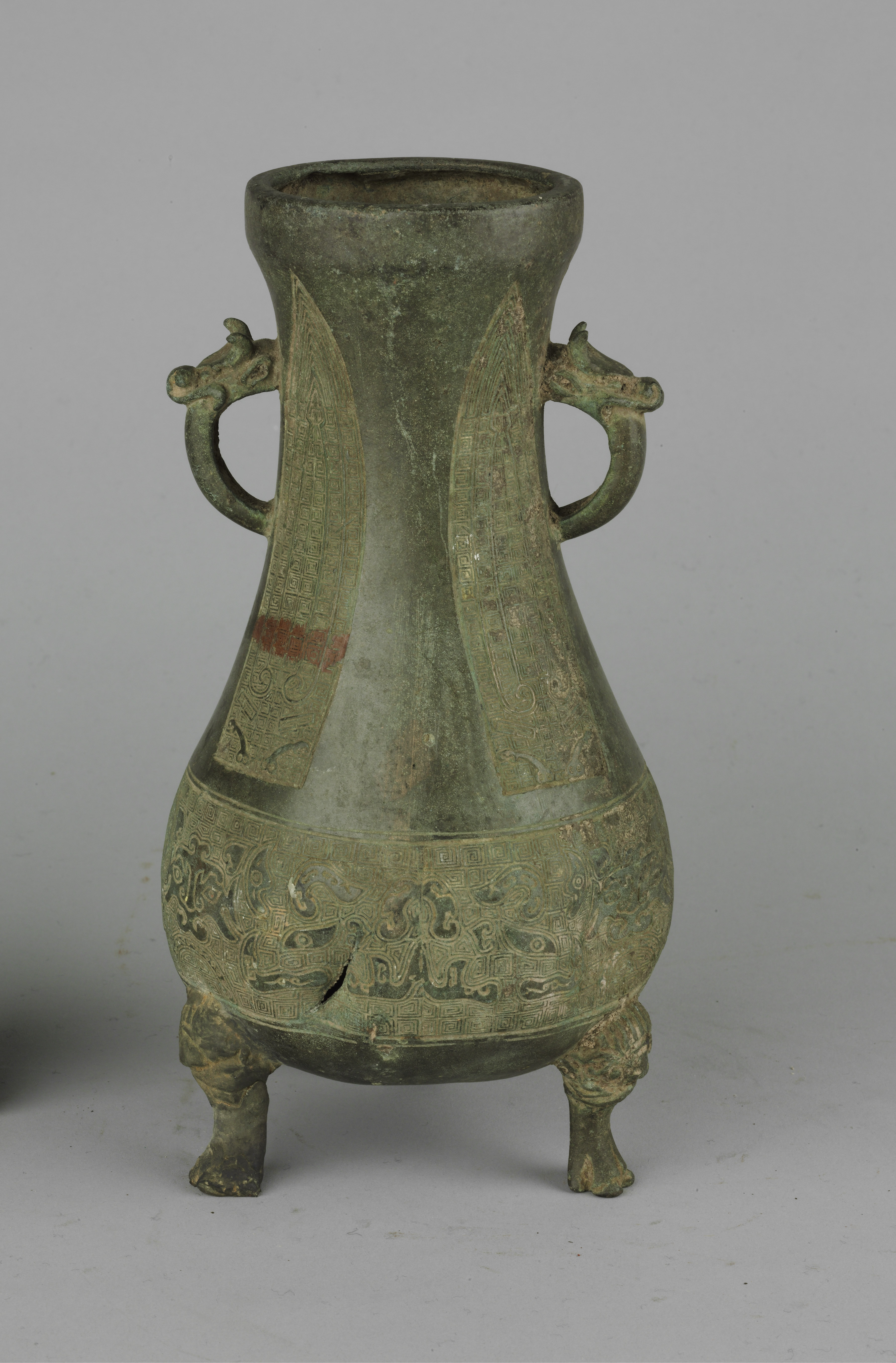 元龙耳三足壶形器