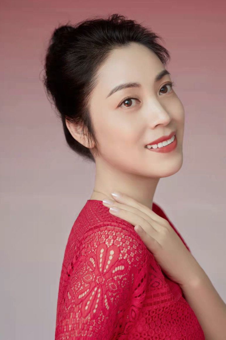  p data-id="gnrs1icbd0">周木杨( i>原名周媛媛 /i>),毕业于 a