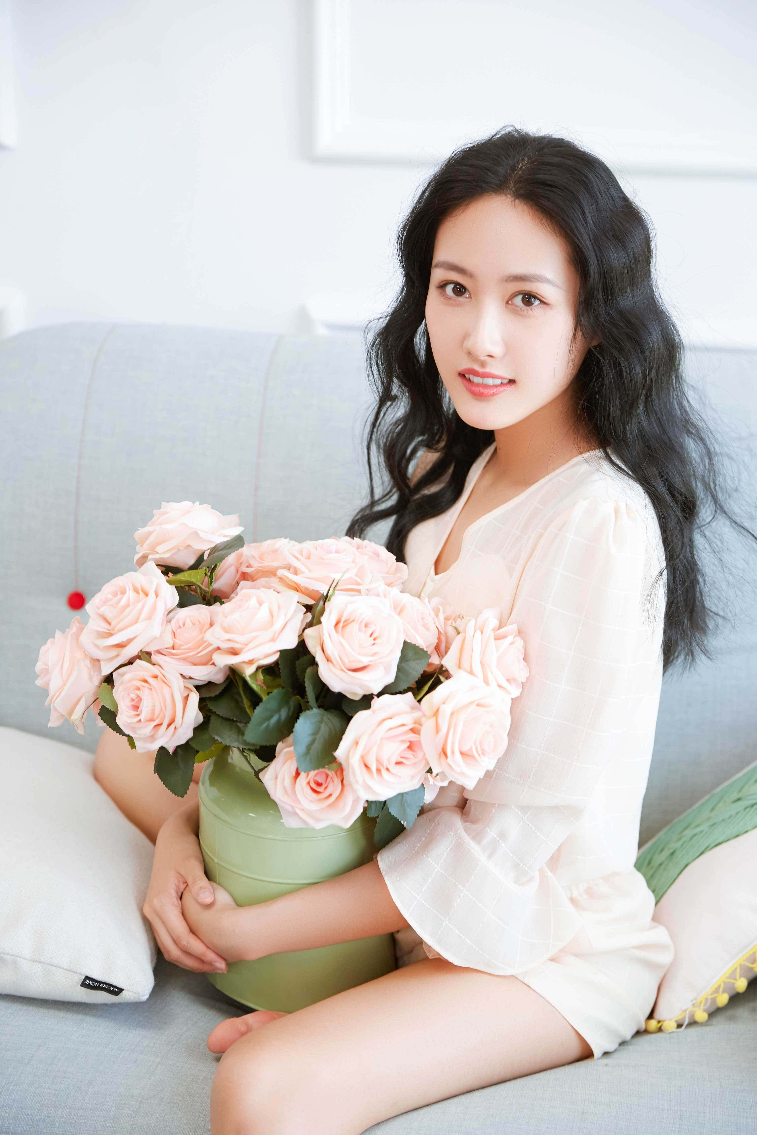 张子璇,出生于1995年11月16日,毕业于浙江传媒学院2014级播音主持专业