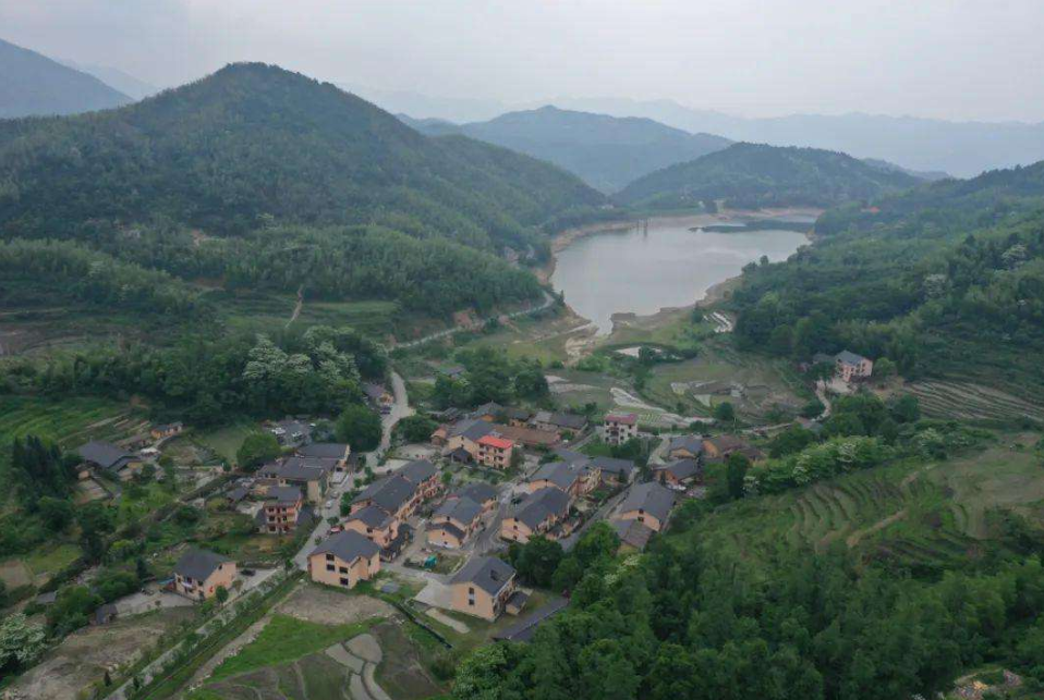  p>洪江镇,隶属于江西省宜春市袁州区,地处 a target="_blank" href="