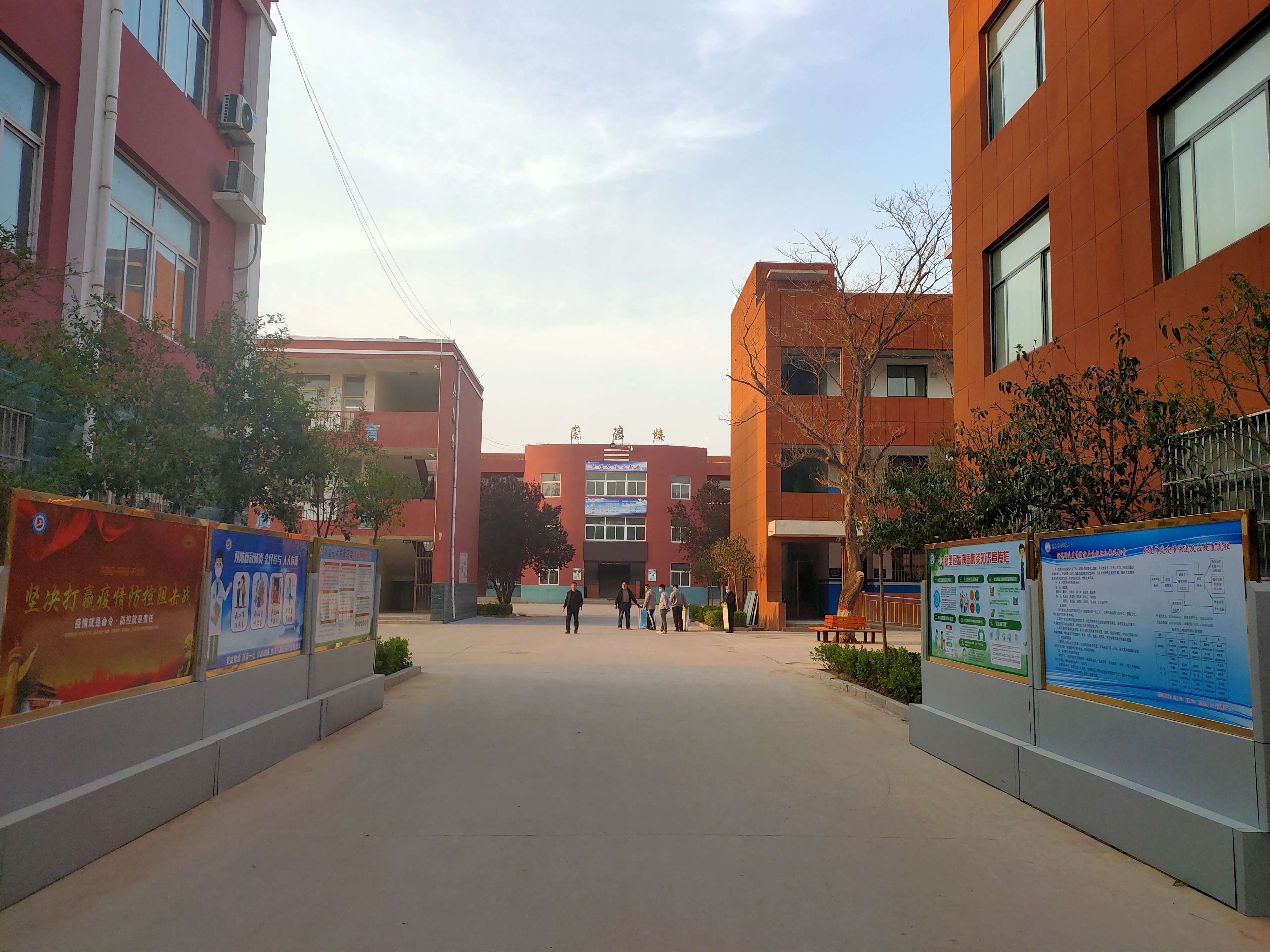  p>冠县东古城镇中学,始建于1969年,有着50多年的文化底蕴,学校位于