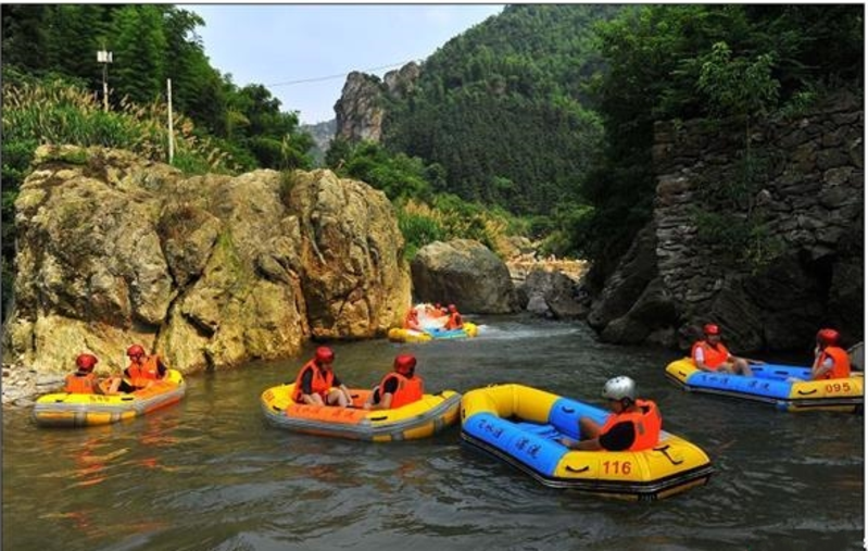  p>九泷十八滩位于北江上游的坪石金鸡岭至乐昌县城之间的武江河段,又