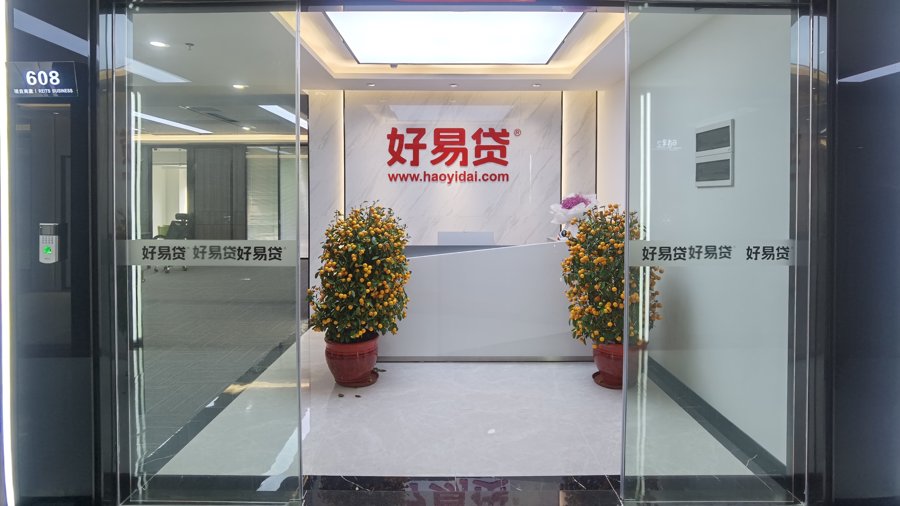 包括:房地产投资及策划;房地产开发;房地产经纪服务;房地产中介服务