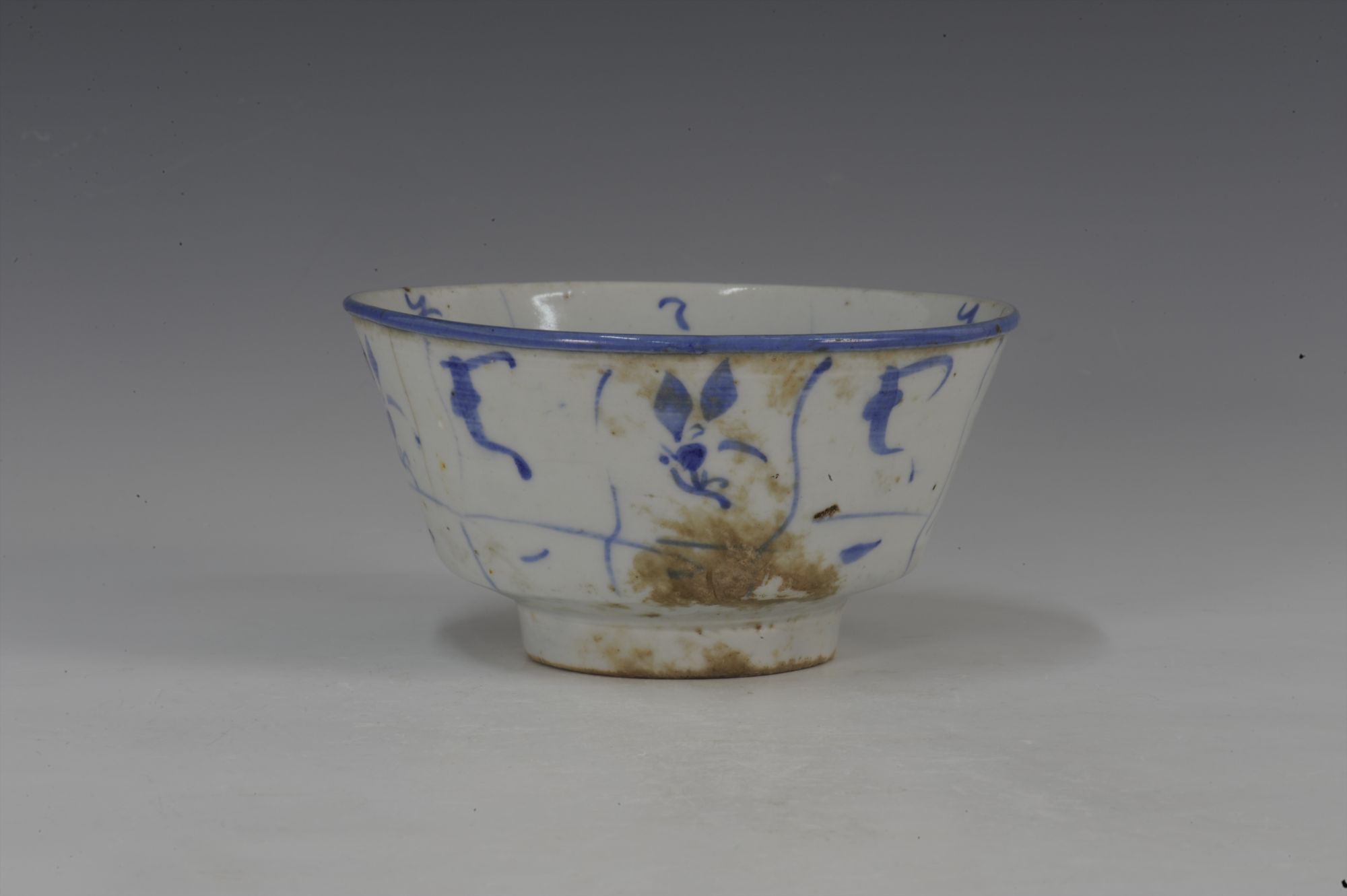 宋代青花花卉纹瓷碗