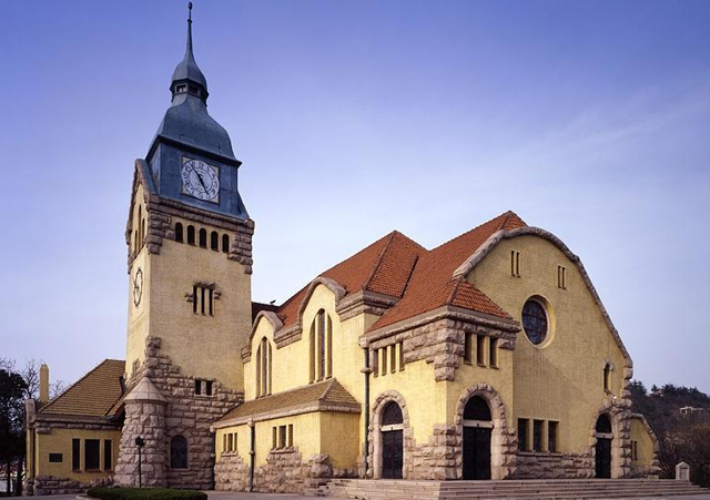  p data-id="gnzlkd7i6m">青岛基督教堂是青岛一著名的宗教建筑,国家