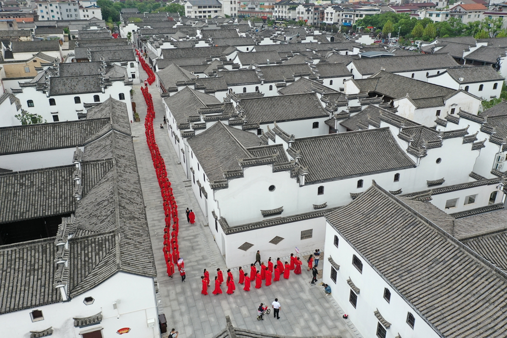  p>卢宅故里,位于浙江省金华市东阳市横店镇.