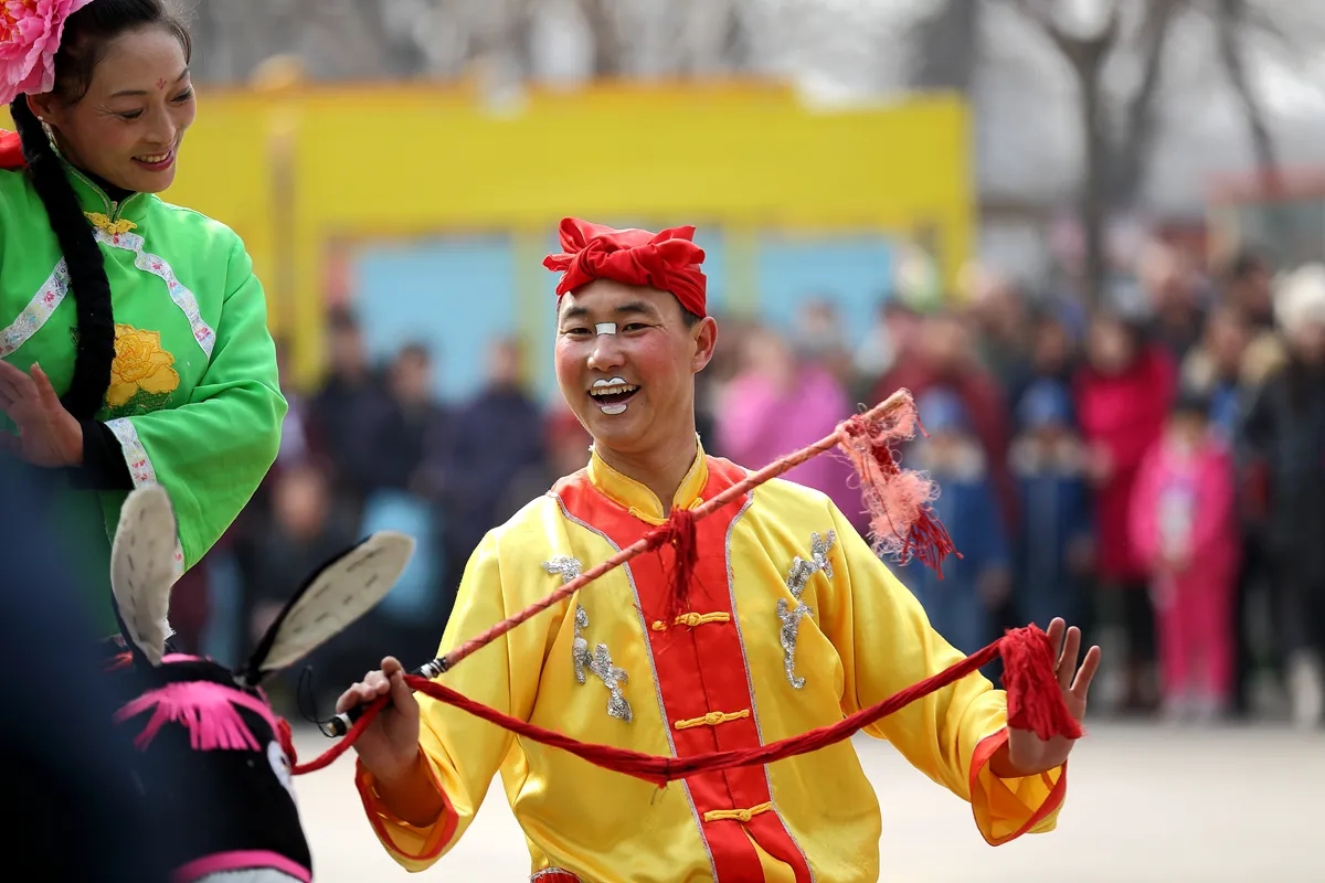  p data-id="go0c9am98i">秧歌戏(襄武秧歌)又称襄垣秧歌,武乡秧歌