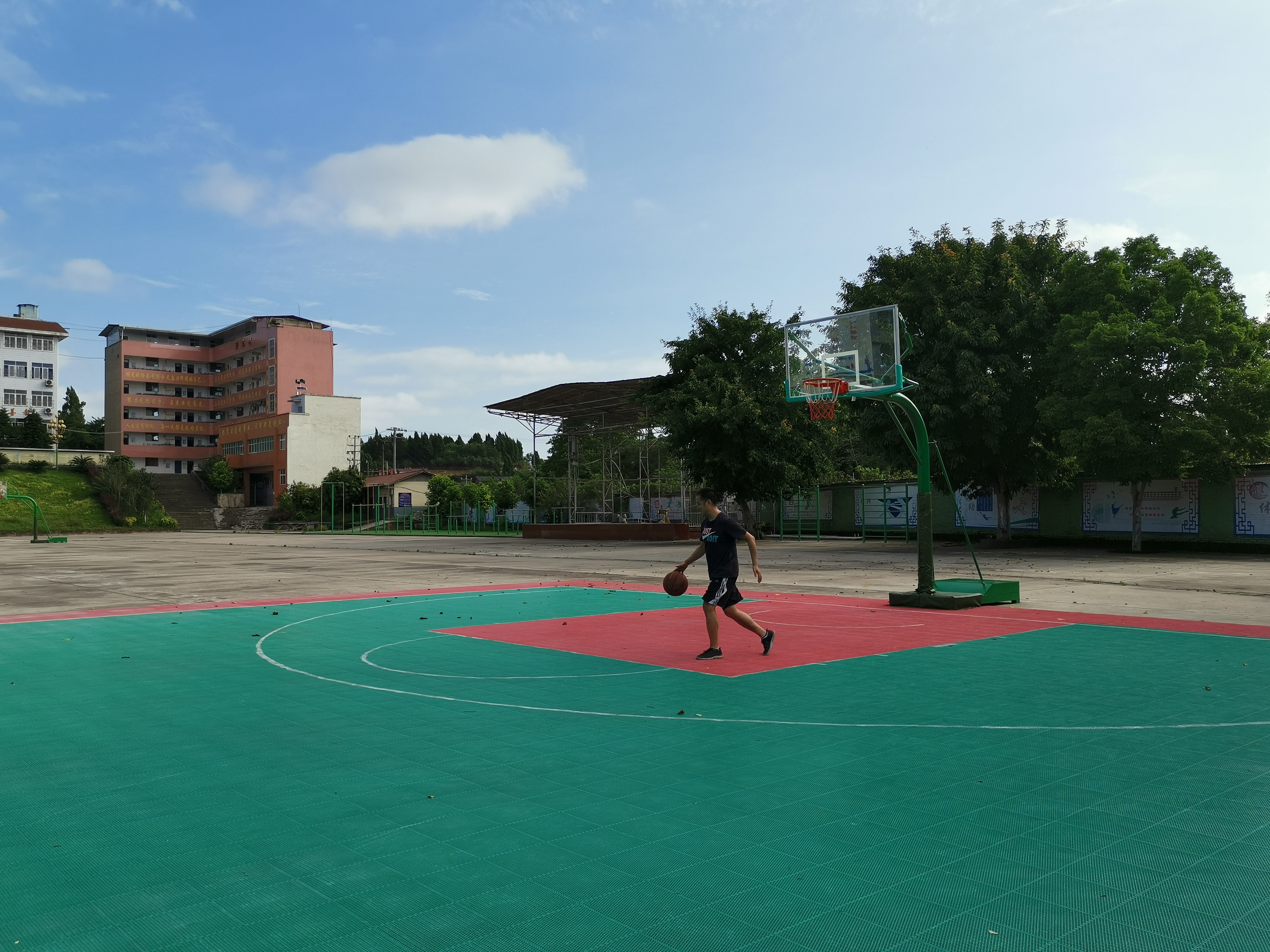  p>四川省安岳县周礼中学位于周礼场镇西北角,距老场镇三华里.