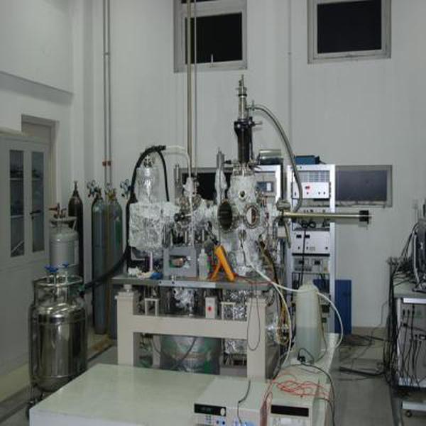 低温强磁场扫描隧道显微镜