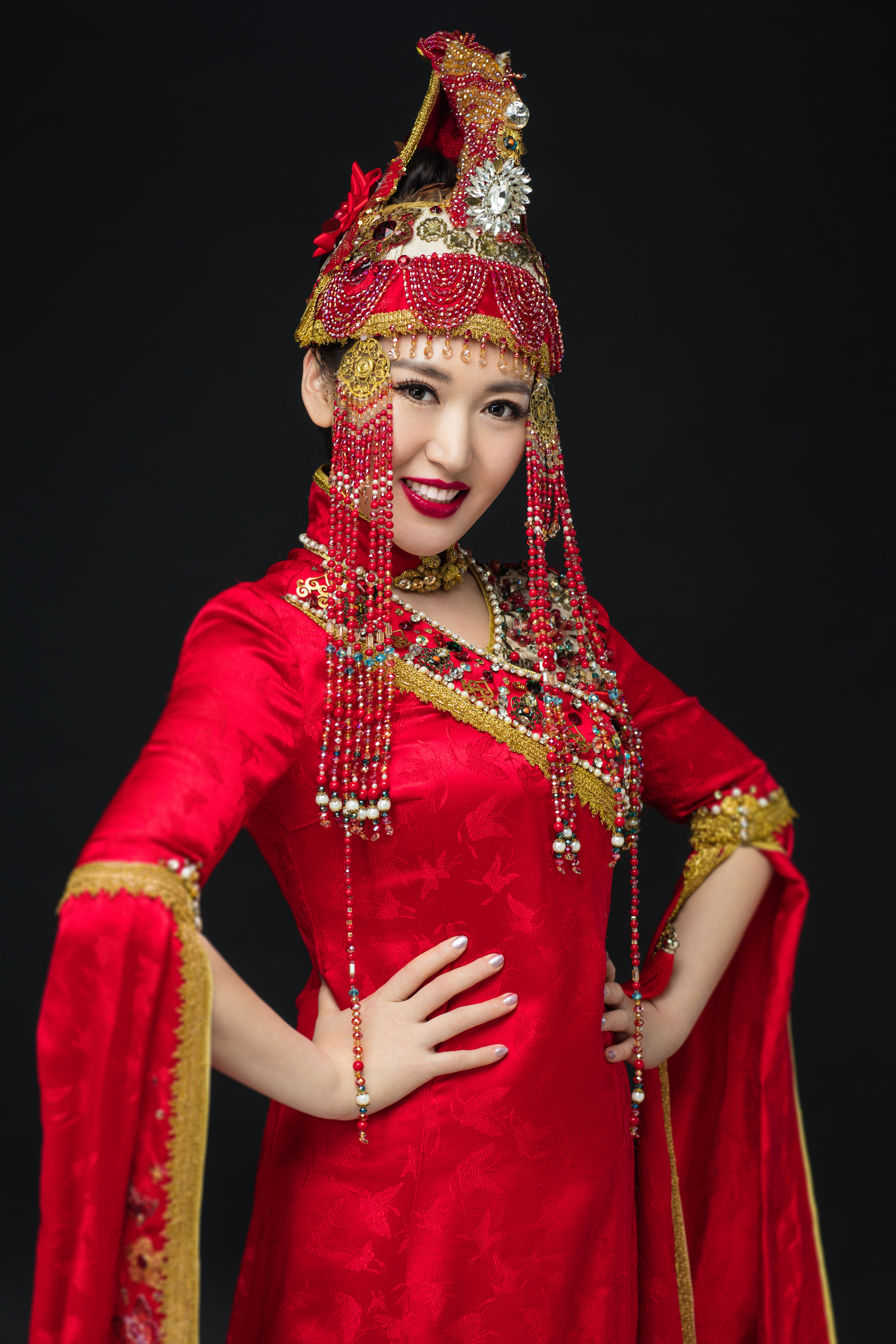  span class="ref" data-ctrid="sn7kaw6hcxkn">达斡尔族女高音歌唱家