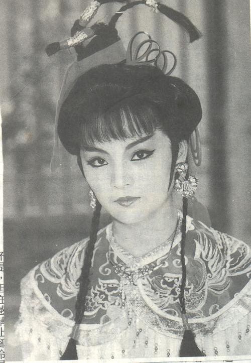 杨丽花 /a>歌仔戏团,中视 a target="_blank" href="/item/黄香莲">