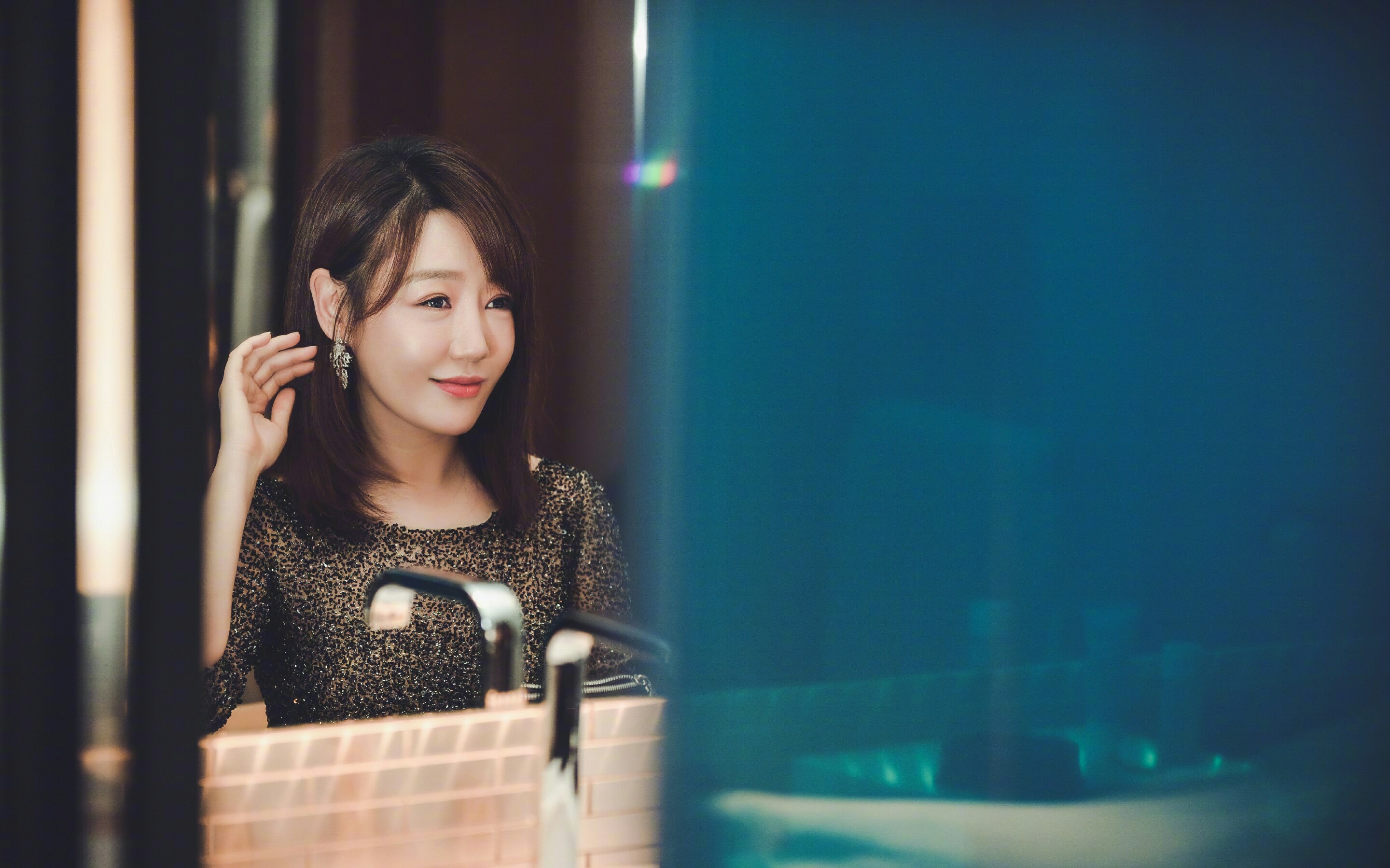  p>薛佳凝,1978年8月13日出生于黑龙江省哈尔滨市,中国内地女演员