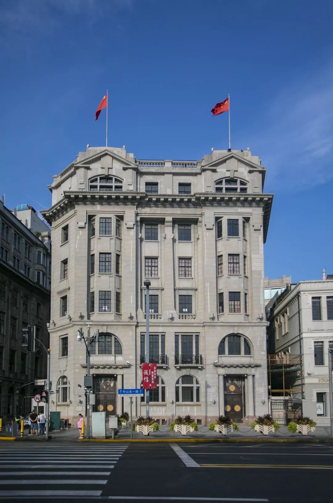  p>上海日清大楼建于1925年,位于中山东一路5号,楼高6层,占地1280平方