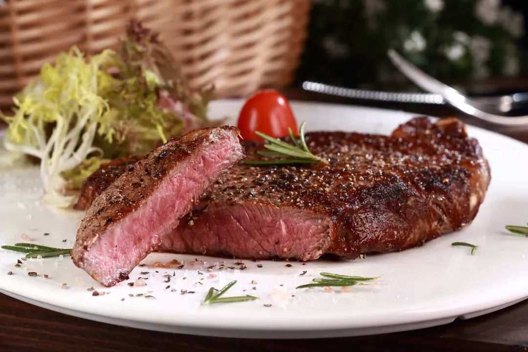 牛小排是一道以香蒜和 a target="_blank" href="/item/牛排/1156436"