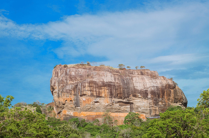  p>狮子岩位于兴宁市宋声镇新坪村,地处为梅县,丰顺,兴宁交界处,海拔
