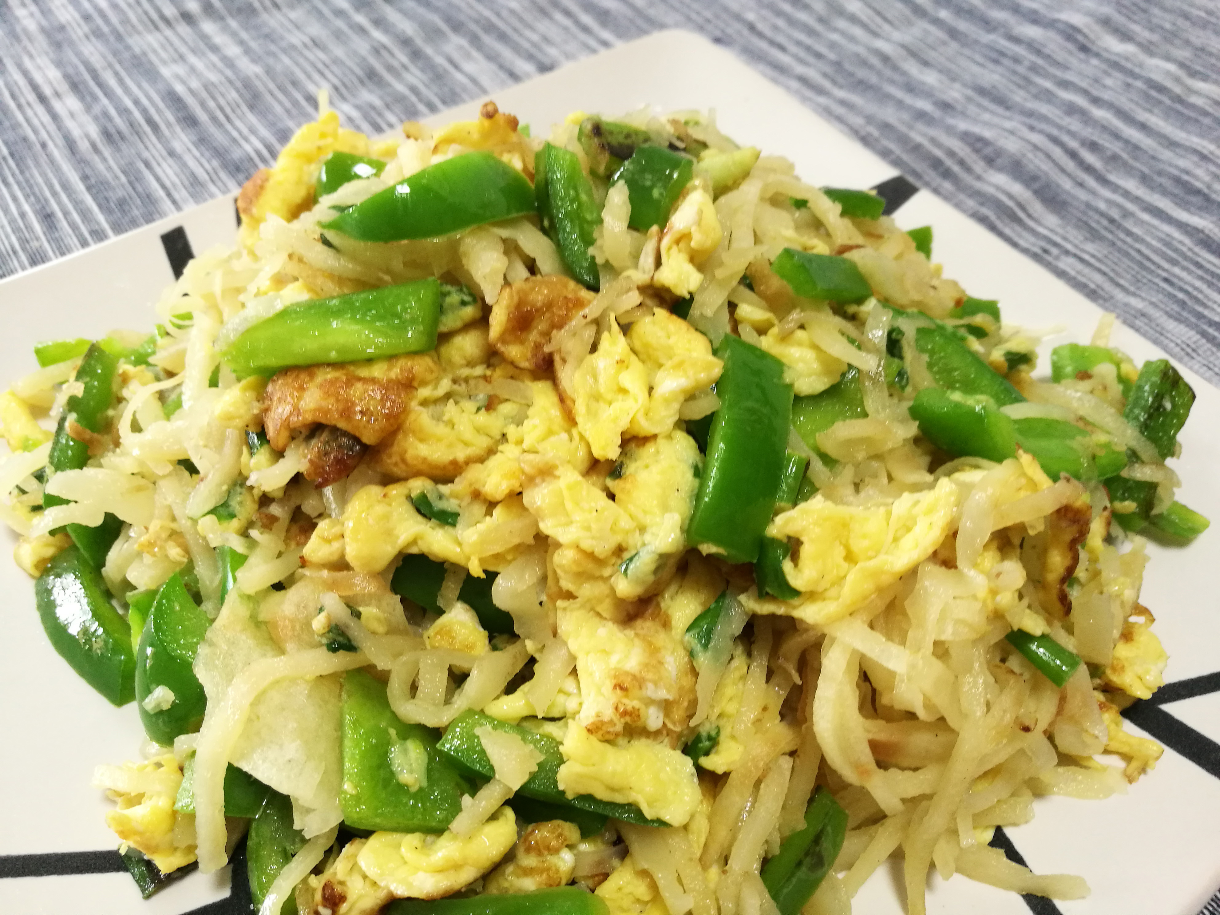  p>蛋菜焖饼条是一道以饼条, a target="_blank" href="/item/鸡蛋