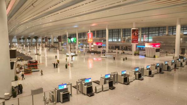 广州白云站内部