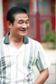 陈慕义人物照