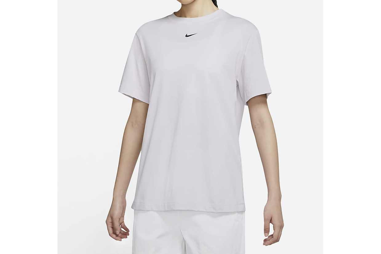  p>nike sportswear essential 女子上衣是耐克品牌旗下的一款产品.