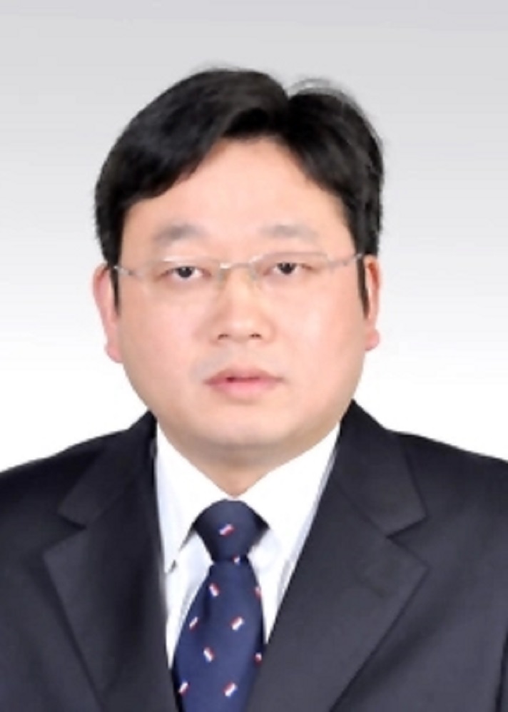 中共党员,在职研究生学历,现任彭水自治县人民政府副县长