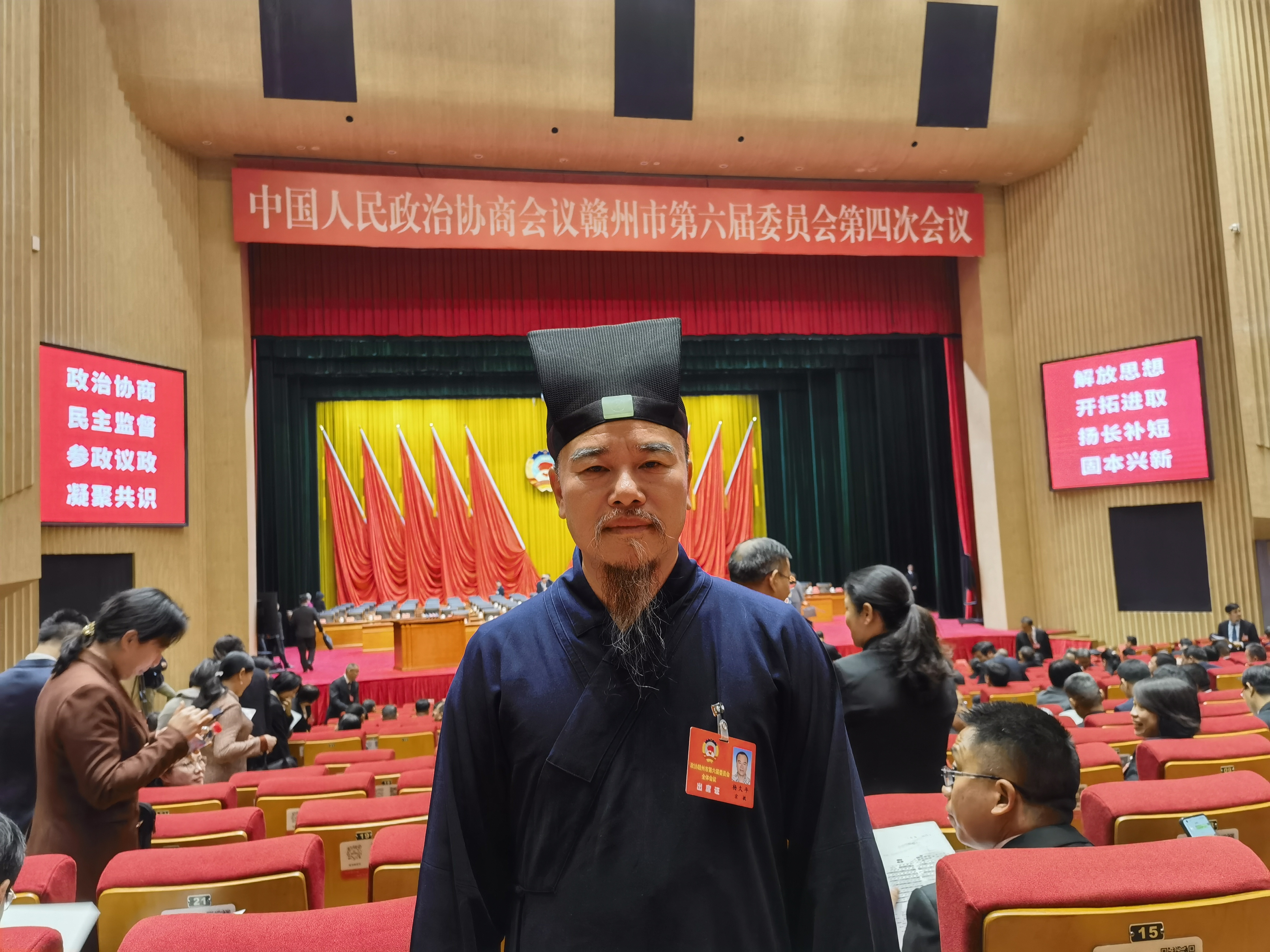 现任赣州市道教协会会长,瑞金市道教协会会长,瑞金市玉皇观主持,江西