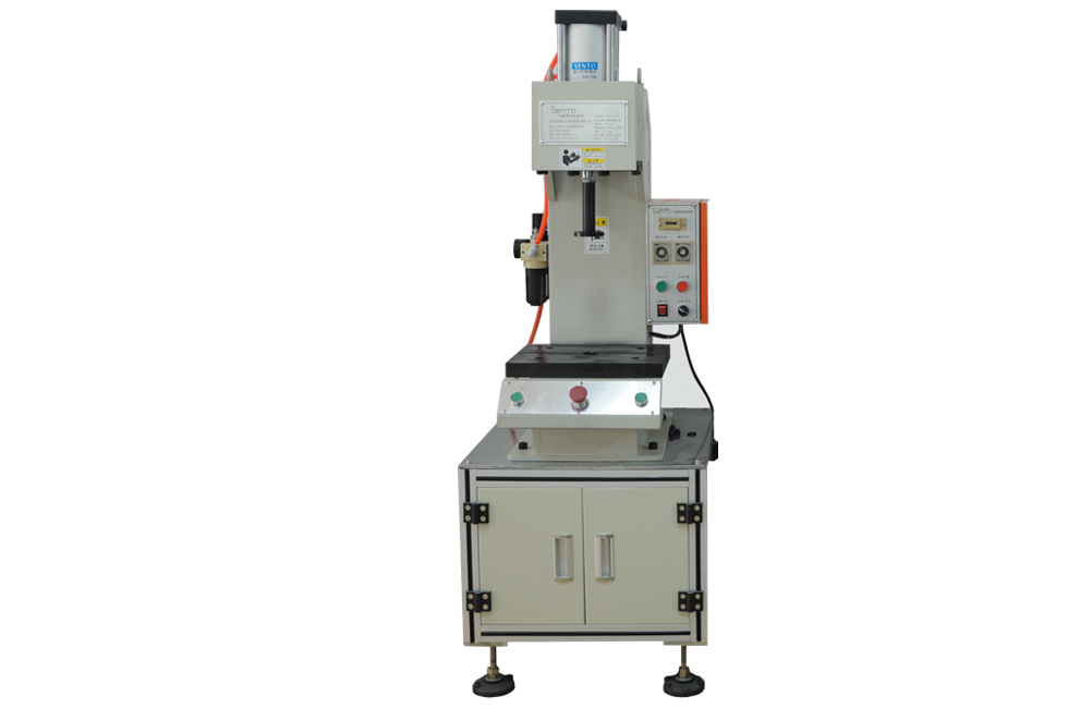 data-lemmaid="2810107">气液增压缸 /a>作为出力装置的设备,气动液压