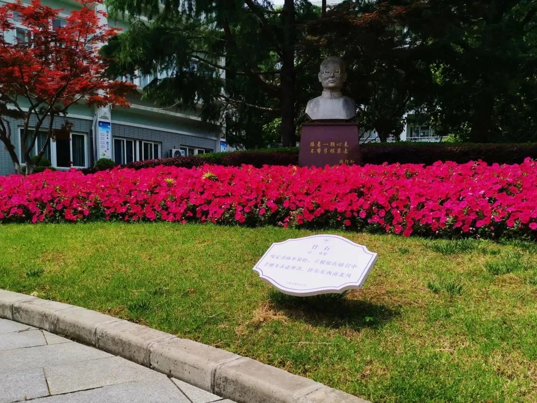  p>上海市蒙山中学创建于1998年,是金山区一所公办初中,校址位于金山