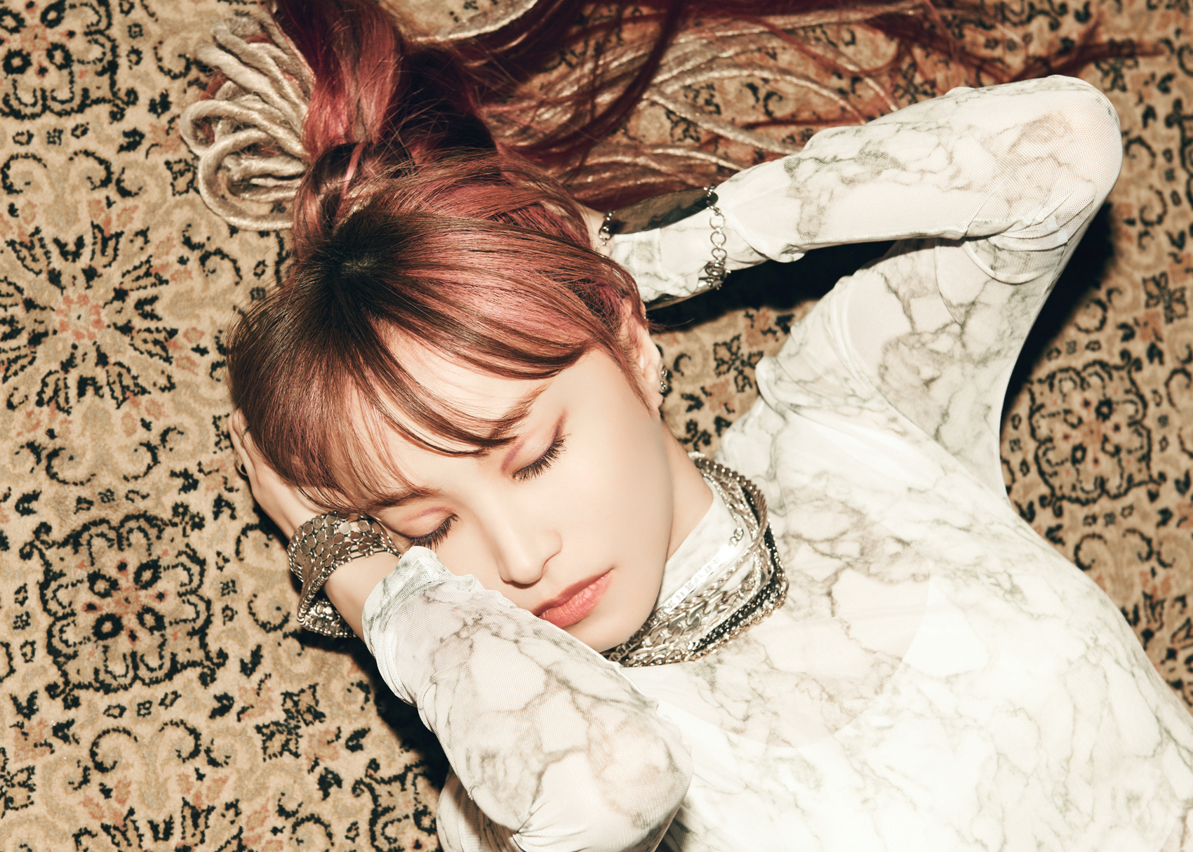  p>lisa,本名织部里沙,1987年6月24日出生于日本岐阜县,日本女歌手.