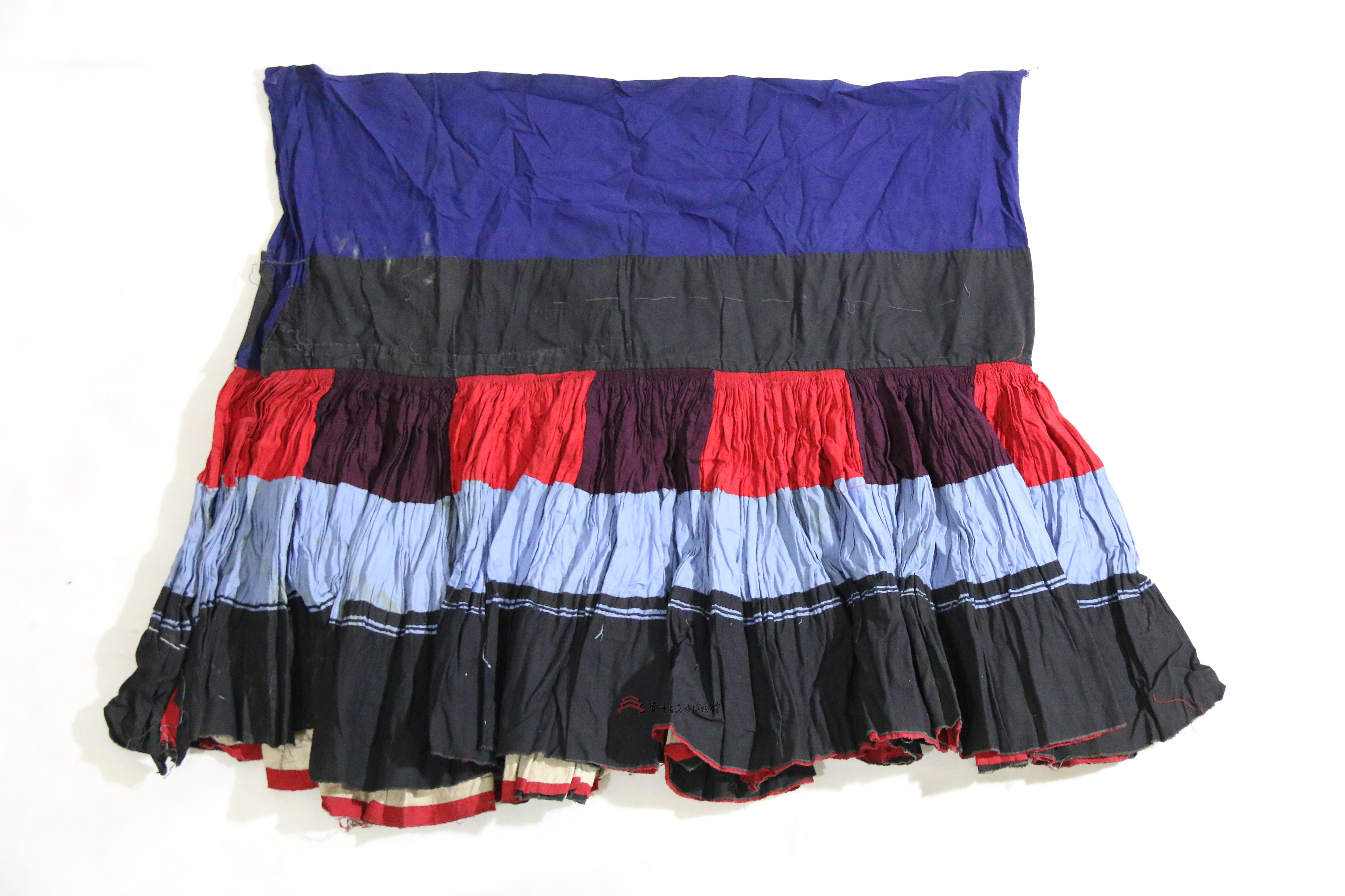 当代四川彝族三色百褶裙