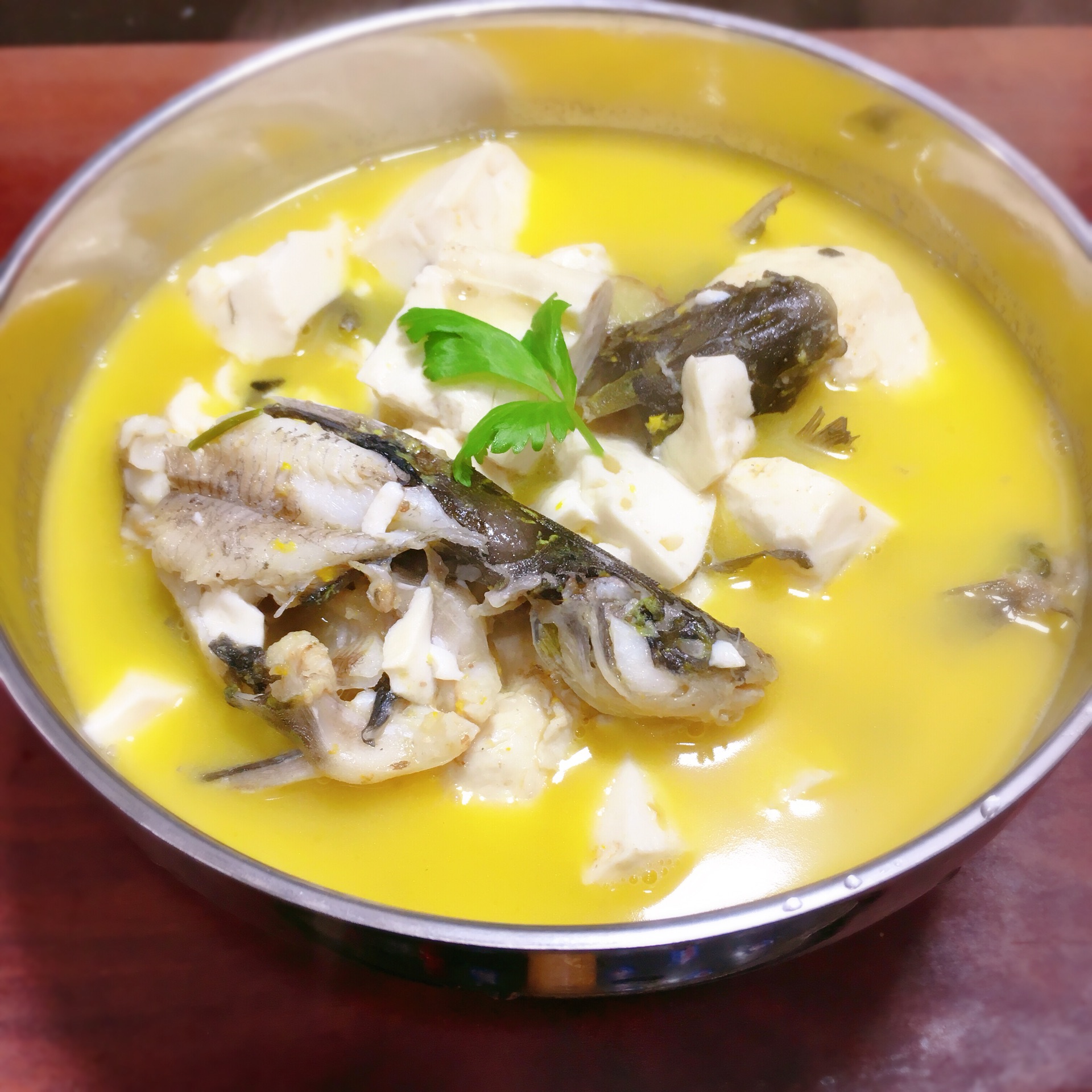  p>葱白豆腐鱼头汤,以淡豆鼓,芫荽等为主料的汤品. /p>