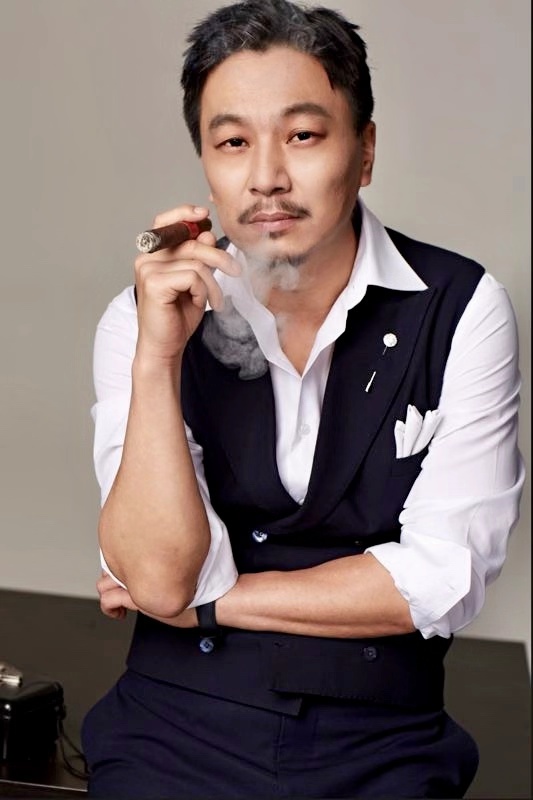  p>高海鹏,1976年5月生,陕西省人民艺术剧院著名青年演员,代表作品有