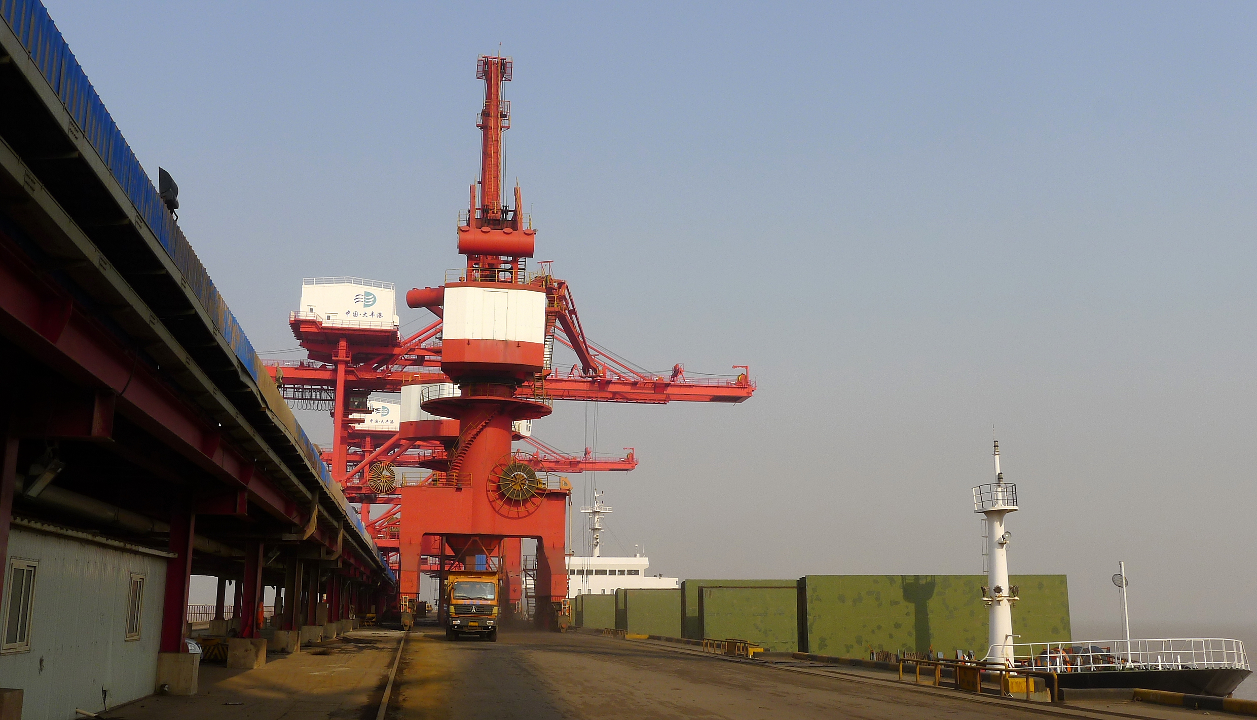  p data-id="gnbv0ginxp">盐城港大丰港区处于江苏省1040公里海岸线